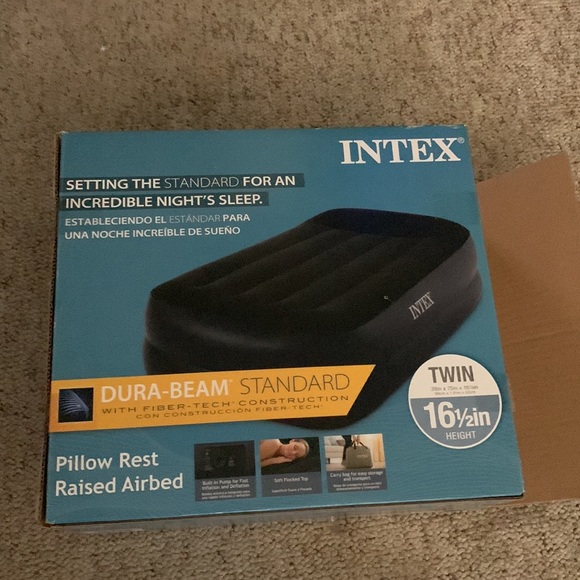 INTEX DuraBeam Twin size 16.5inch blow up mattress with pump - Picture 2 of 2